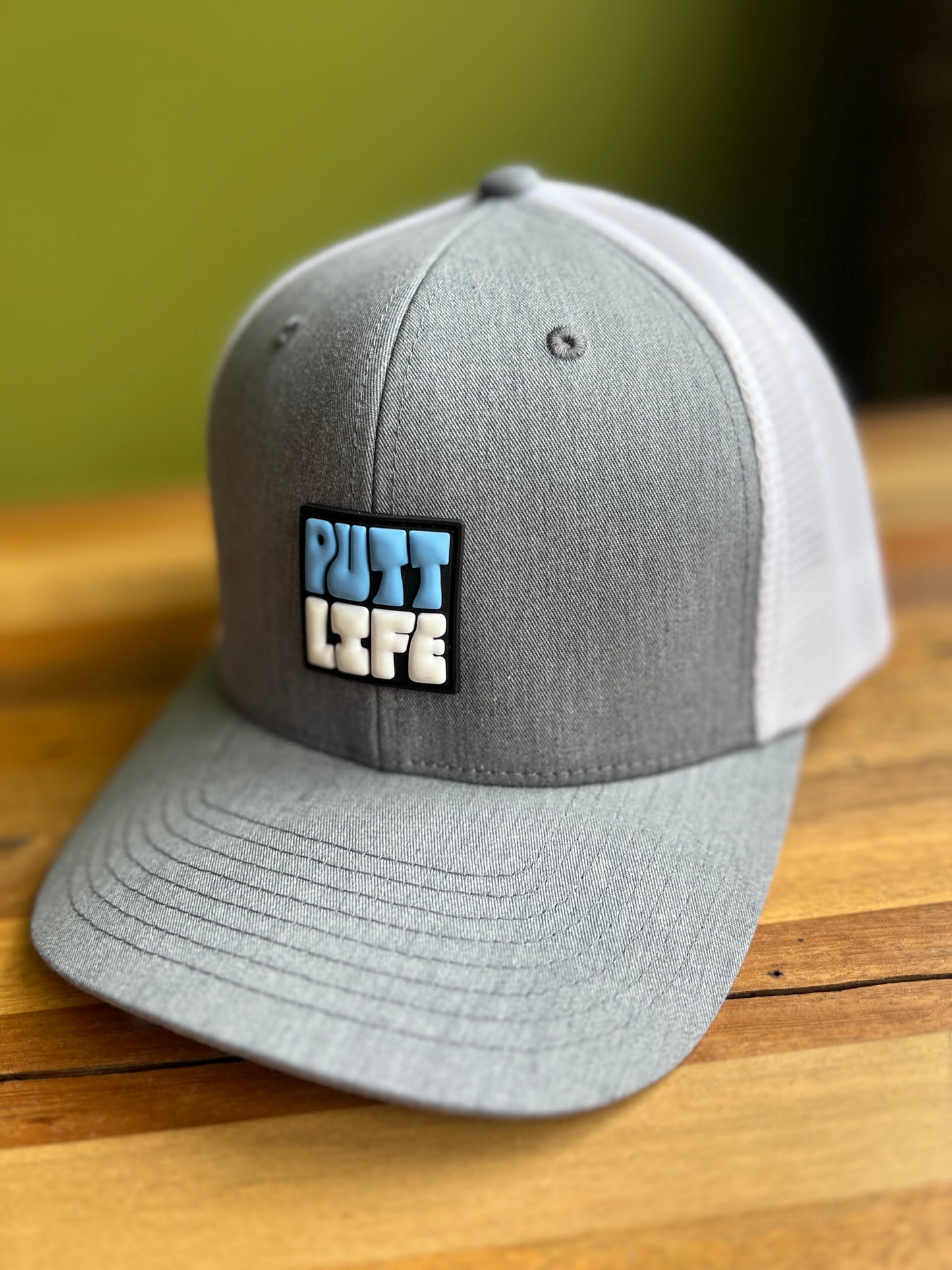 Putt Life Block Trucker Hat LIGHT GRAY / WHITE